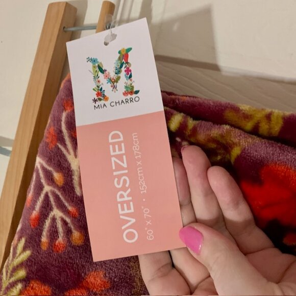 NWT Mia Charro Oversized Decorative Fall Throw Blanket - Picture 2 of 3